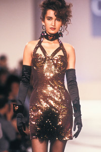 enrico-coveri-fw-1988-8.thumb.JPEG.900022be6e629212f06cf57cbfcc5c59.JPEG