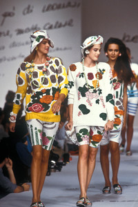 enrico-coveri-ss-1998-1.thumb.JPEG.01fedc56f16f54f91c8ea78e0fe91208.JPEG