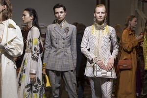 etro-bks-m-rs18-7079.thumb.jpg.a337377add514eeb14d14166d16fb7fc.jpg