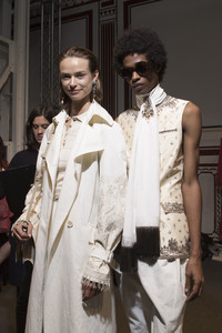 etro-bks-m-rs18-7198.thumb.jpg.942aec0d0e79e80e8c8a7287b07d7ee9.jpg