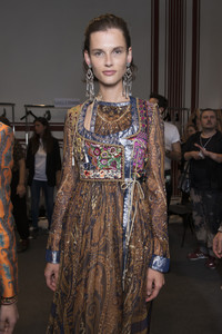 etro-bks-v-rs18-5250.thumb.jpg.b7b84bdf99efb099b64ad4761a70091c.jpg