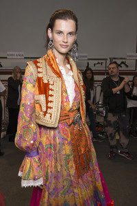 etro-bks-v-rs18-5352.thumb.jpg.affdffa0807fa49cffa51c7ea9974612.jpg