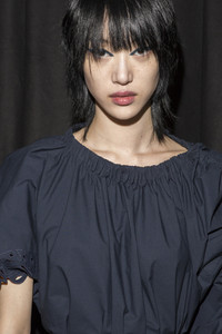 fendi-bks-z-rs18-0556.thumb.jpg.d2a144f948100f45652d3b380dbf40dc.jpg