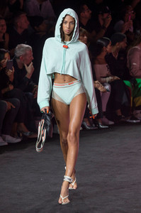 fenty-puma-rs18-5446.thumb.jpg.b13fdd78af78cd2435769055d70f8ffa.jpg