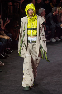 fenty-puma-rs18-5564.thumb.jpg.67f45669a459507071159eca1d852728.jpg