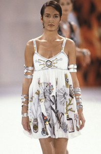 gail-todd-oldham-ss-1994-2.thumb.jpg.24643f184e276c7565af2cf1ccd085fe.jpg