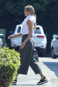 gwyneth-paltrow-out-in-santa-monica-09-26-2017-3.jpg