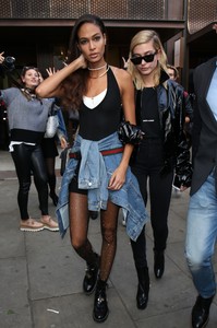 hailey-baldwin-amp-joan-smalls-leaving-the-topshop-fashion-show-in-london-91717-5.jpg