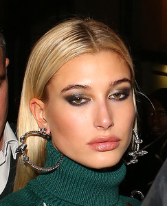 hailey-baldwin-arriving-at-the-love-magazine-x-miu-miu-party-in-london-91817.jpg