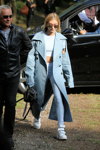 hailey-baldwin-leaving-the-bottega-veneta-fashion-show-in-milan-92317-5.thumb.jpg.0e27a49cecfa92d4d1ab4e6eb0468613.jpg