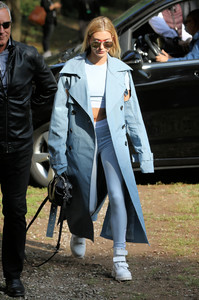 hailey-baldwin-leaving-the-bottega-veneta-fashion-show-in-milan-92317-6.thumb.jpg.0559dc80871603e3b47daa3e45b300fb.jpg