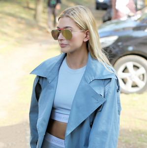 hailey-baldwin-leaving-the-bottega-veneta-fashion-show-in-milan-92317.thumb.jpg.374950800b7122d08e4a500027a2dac8.jpg
