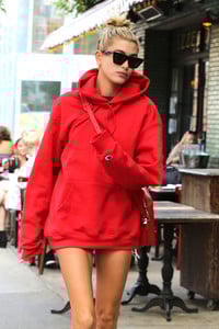 hailey-baldwin-out-in-nyc-91217-15.jpg