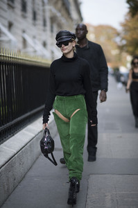 hailey-baldwin-out-in-paris-92617-4.jpg