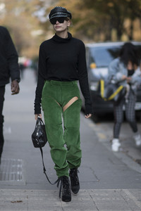 hailey-baldwin-out-in-paris-92617-7.jpg