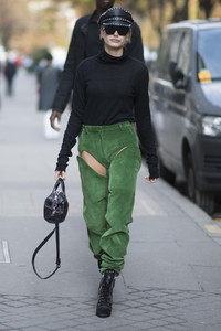 hailey-baldwin-out-in-paris-92617.jpg