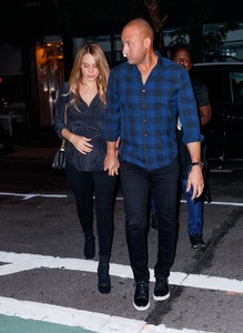 hannah-davis-out-for-dinner-in-nyc-91117-15.jpg