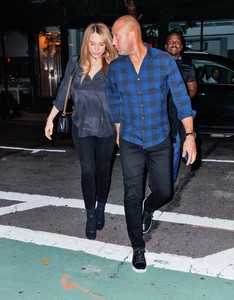 hannah-davis-out-for-dinner-in-nyc-91117-16.jpg