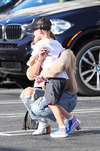 hilary-duff-out-in-la-9917-14.jpg