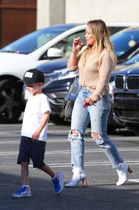 hilary-duff-out-in-la-9917-16.jpg