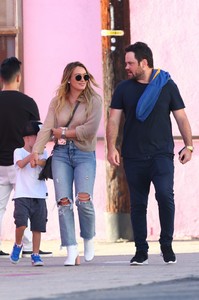 hilary-duff-out-in-la-9917-5.jpg