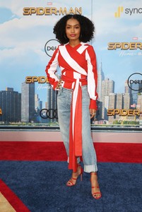 hqcelebcorner-Mireille-Yara-Shahidi-011.jpg