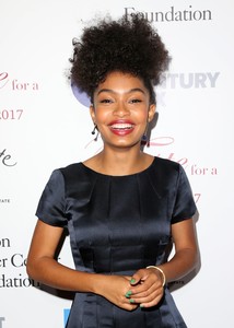 hqcelebcorner__206_.jpg
