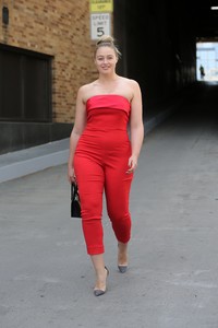 iskra-lawrence-arriving-at-the-badgley-mischka-ss18-fashion-show-in-nyc-91217-10.jpg