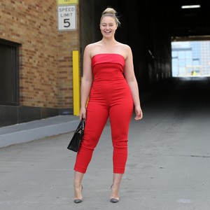 iskra-lawrence-arriving-at-the-badgley-mischka-ss18-fashion-show-in-nyc-91217-4.jpg