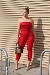 iskra-lawrence-arriving-at-the-badgley-mischka-ss18-fashion-show-in-nyc-91217-5.jpg