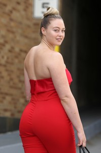 iskra-lawrence-arriving-at-the-badgley-mischka-ss18-fashion-show-in-nyc-91217.jpg
