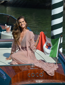 izabel-goulart-74th-venice-international-film-festival-day-2-83017-14.jpg