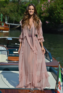 izabel-goulart-74th-venice-international-film-festival-day-2-83017-16.jpg