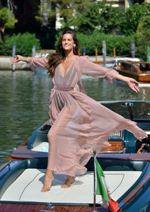 izabel-goulart-74th-venice-international-film-festival-day-2-83017-22.jpg