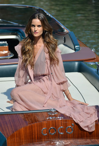 izabel-goulart-74th-venice-international-film-festival-day-2-83017-24.jpg