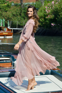 izabel-goulart-74th-venice-international-film-festival-day-2-83017-26.jpg