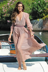 izabel-goulart-74th-venice-international-film-festival-day-2-83017-32.jpg