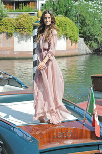 izabel-goulart-74th-venice-international-film-festival-day-2-83017-36.jpg