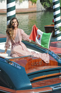 izabel-goulart-74th-venice-international-film-festival-day-2-83017-37.jpg