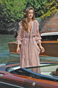 izabel-goulart-74th-venice-international-film-festival-day-2-83017-39.jpg