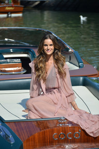 izabel-goulart-74th-venice-international-film-festival-day-2-83017-42.jpg
