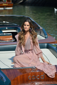 izabel-goulart-74th-venice-international-film-festival-day-2-83017-43.jpg