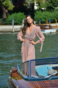 izabel-goulart-74th-venice-international-film-festival-day-2-83017-53.jpg
