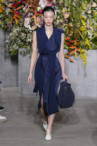 jason-wu-rs18-0444.thumb.jpg.b0c33e12c6f22b8907db551adb79f2c7.jpg