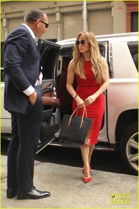 jennifer-lopez-is-red-hot-at-lunch-with-alex-rodriguez-01.jpg