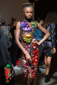 jeremy-scott-bks-g-rs18-1047.thumb.jpg.482491eb396e3befc5f9bf53ed47dd19.jpg