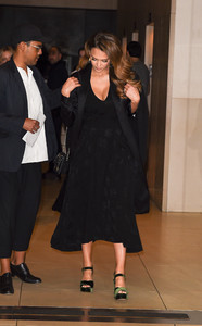 jessica-alba-leaving-the-edition-hotel-in-nyc-9717-12.jpg