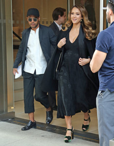 jessica-alba-leaving-the-edition-hotel-in-nyc-9717-6.jpg