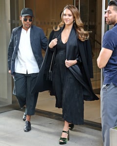 jessica-alba-leaving-the-edition-hotel-in-nyc-9717-9.jpg