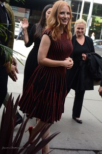 jessica-chastain-2017-toronto-international-film-festival-press-meeting-9817-10.JPG